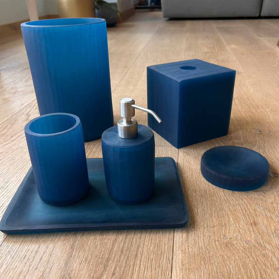 Set de baño de Resina Ana Azul Plumbago – 6 piezas