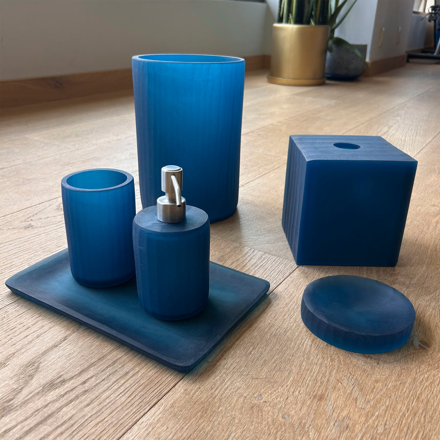 Set de baño de Resina Ana Azul Plumbago – 6 piezas
