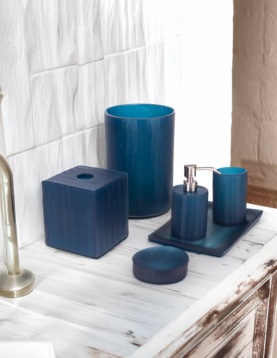 Set de baño de Resina Ana Azul Plumbago – 6 piezas
